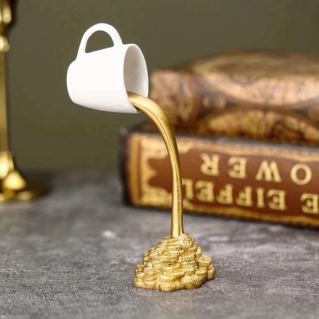 Floating Liquid Gold Mug Sculpture – Magic Pouring Desktop Décor